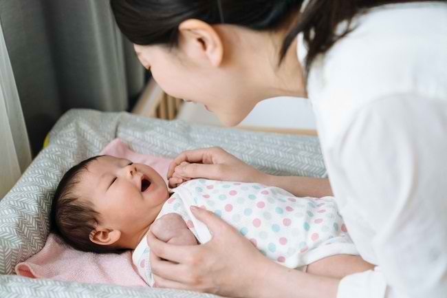 תינוק 4 חודשים: מתחיל להיות מסוגל לשוחח