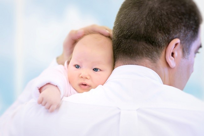 Uzroci bebinog povraćanja nakon pijenja majčinog mlijeka i kako ga prevladati