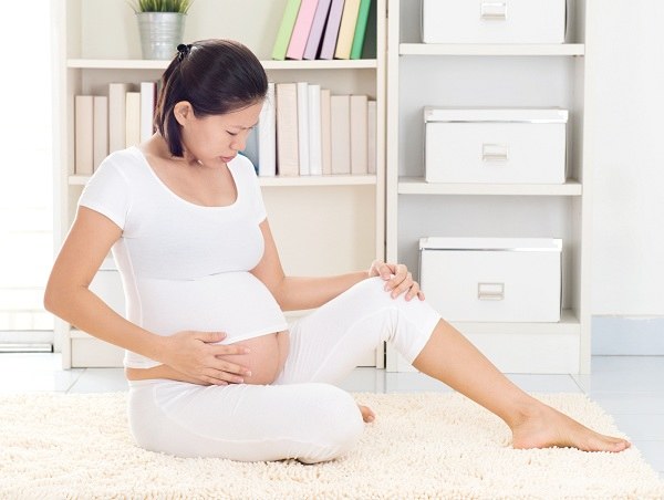 임신 중 부은 발을 극복하는 방법