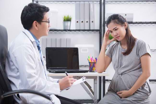자궁 밖에서 임신 : 원인과 위험을 조심하십시오