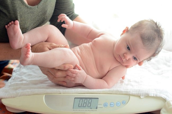 이상적인 5개월 아기 체중과 그것을 얻는 방법