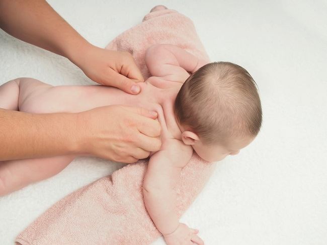 우리 아이의 건성 피부, 여기에서 치료하고 대처하는 방법이 있습니다.