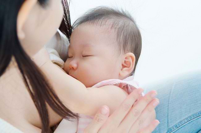 모유 수유 중 유방을 돌보는 5가지 방법