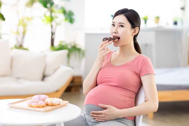 Przyczyny zachcianek podczas ciąży i wskazówki, jak sobie z nimi radzić