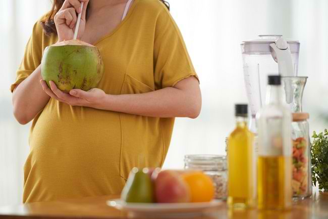 להלן 5 יתרונות של מי קוקוס לנשים בהריון
