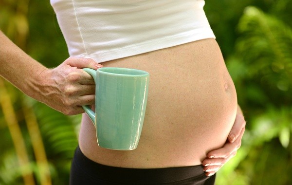 נשים בהריון שותות קפה, בטוח או מסוכן?