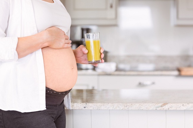 Beneficios y dosis seguras de vitamina C para mujeres embarazadas